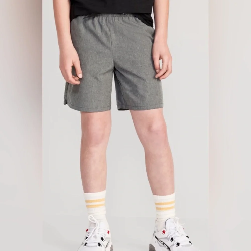 Gap/Old Navy Stretch performance above knee Boys Gray Shorts.